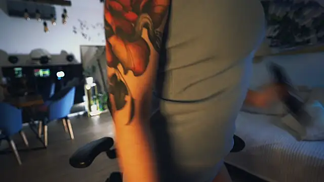 Leona Mell online show from January 15, 2026, 11:08 pm