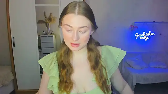 Demure Smile online show from February 8, 2025, 7:04 am