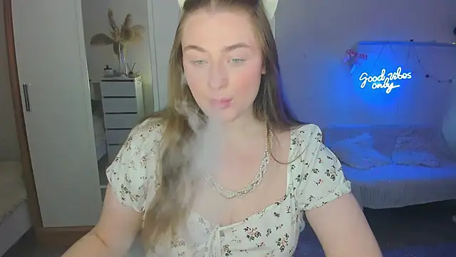 Demure Smile online show from February 9, 2025, 7:16 am