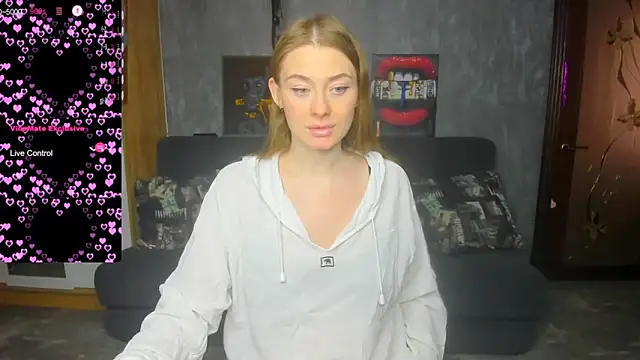 Demure Smile online show from March 4, 2026, 12:44 pm