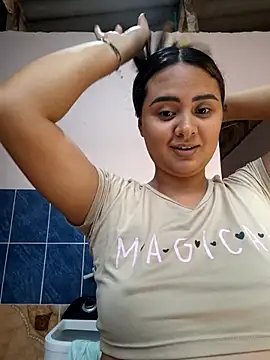 sexy-latin10 online show from November 28, 2025, 2:31 pm