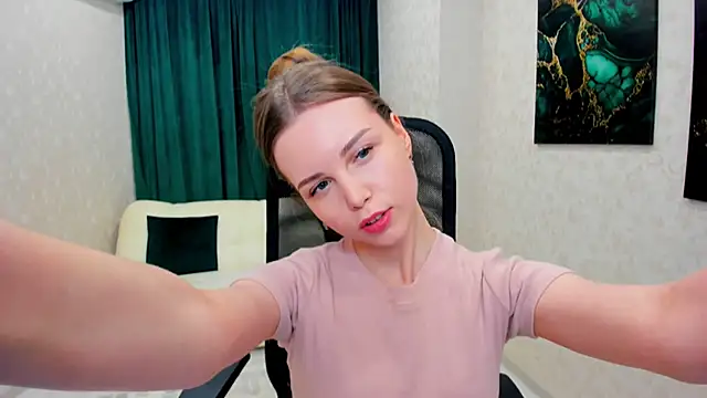 MileyWings online show from March 3, 2025, 12:27 pm