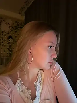 AliceMorr online show from December 20, 2024, 5:18 pm