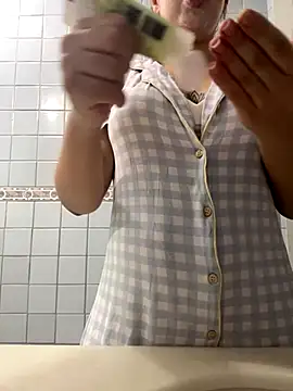 Snapshot of Julinha18 chatting on December 6, 2024, 2:24 am Julinha18 online show from December 6, 2024, 2:24 am