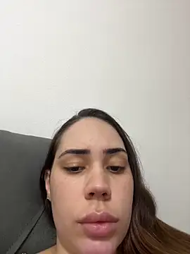 Snapshot of Julinha18 chatting on March 11, 2025, 3:37 am Julinha18 online show from March 11, 2025, 3:37 am