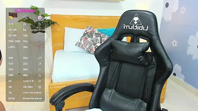 Snapshot of aixa_15 chatting on January 14, 2025, 11:42 am aixa 15 online show from January 14, 2025, 11:42 am