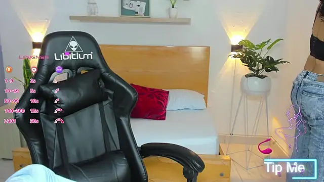 Snapshot of aixa_15 chatting on March 21, 2025, 12:06 pm aixa 15 online show from March 21, 2025, 12:06 pm