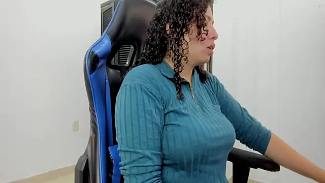 Snapshot of aixa_15 chatting on September 16, 2025, 12:06 pm aixa 15 online show from September 16, 2025, 12:06 pm