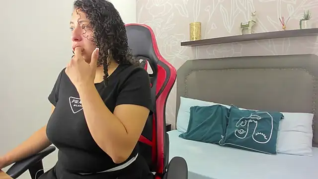 Snapshot of aixa_15 chatting on September 17, 2025, 12:18 pm aixa 15 online show from September 17, 2025, 12:18 pm