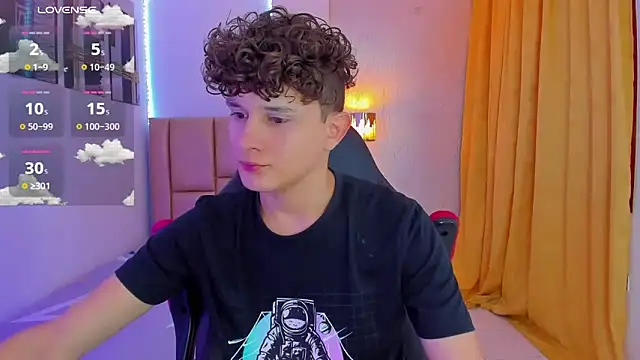 Snapshot of Nathan_Bluee chatting on December 10, 2024, 7:32 pm Nathan Bluee online show from December 10, 2024, 7:32 pm