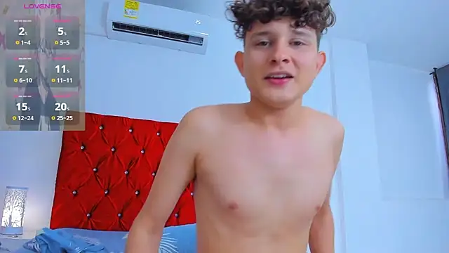 Snapshot of Nathan_Bluee chatting on December 14, 2024, 7:03 pm Nathan Bluee online show from December 14, 2024, 7:03 pm