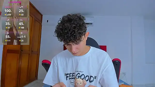 Snapshot of Nathan_Bluee chatting on December 16, 2024, 1:32 pm Nathan Bluee online show from December 16, 2024, 1:32 pm