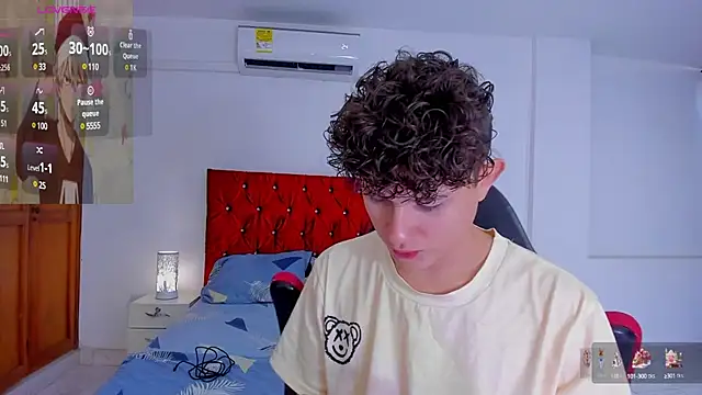 Snapshot of Nathan_Bluee chatting on December 19, 2024, 1:07 pm Nathan Bluee online show from December 19, 2024, 1:07 pm