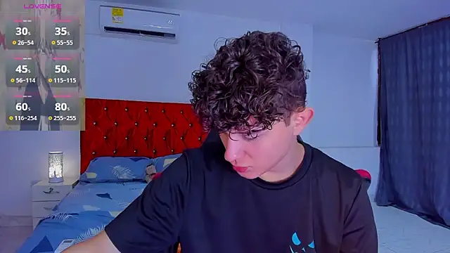 Snapshot of Nathan_Bluee chatting on December 20, 2024, 2:16 pm Nathan Bluee online show from December 20, 2024, 2:16 pm