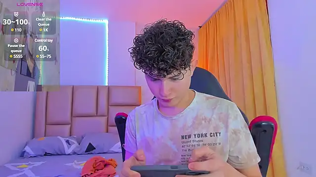 Snapshot of Nathan_Bluee chatting on December 23, 2024, 3:12 pm Nathan Bluee online show from December 23, 2024, 3:12 pm