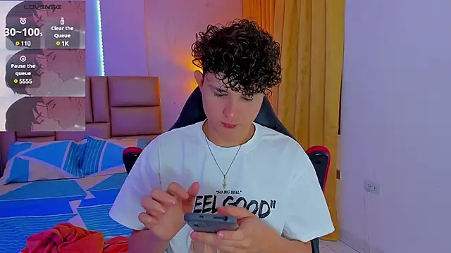 Snapshot of Nathan_Bluee chatting on January 4, 2025, 12:38 pm Nathan Bluee online show from January 4, 2025, 12:38 pm