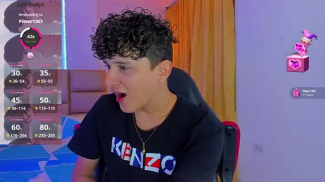 Snapshot of Nathan_Bluee chatting on January 6, 2025, 12:57 pm Nathan Bluee online show from January 6, 2025, 12:57 pm