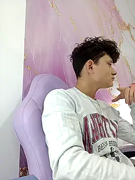 Snapshot of Nathan_Bluee chatting on January 14, 2025, 2:43 pm Nathan Bluee online show from January 14, 2025, 2:43 pm