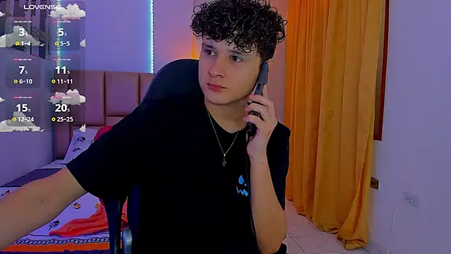 Snapshot of Nathan_Bluee chatting on January 21, 2025, 1:22 pm Nathan Bluee online show from January 21, 2025, 1:22 pm