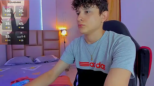 Snapshot of Nathan_Bluee chatting on February 4, 2025, 1:48 pm Nathan Bluee online show from February 4, 2025, 1:48 pm