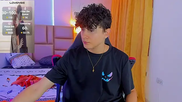 Snapshot of Nathan_Bluee chatting on February 8, 2025, 7:59 pm Nathan Bluee online show from February 8, 2025, 7:59 pm