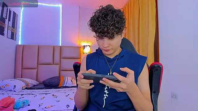 Snapshot of Nathan_Bluee chatting on February 11, 2025, 12:58 pm Nathan Bluee online show from February 11, 2025, 12:58 pm