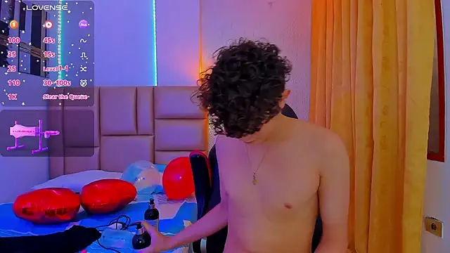 Snapshot of Nathan_Bluee chatting on February 15, 2025, 3:50 pm Nathan Bluee online show from February 15, 2025, 3:50 pm