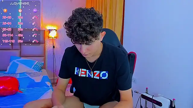 Snapshot of Nathan_Bluee chatting on February 18, 2025, 4:26 pm Nathan Bluee online show from February 18, 2025, 4:26 pm