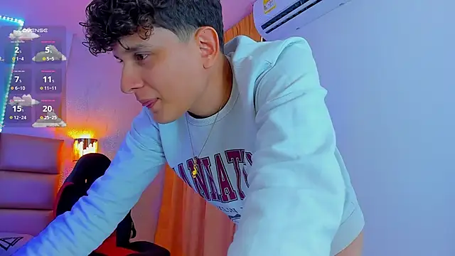 Snapshot of Nathan_Bluee chatting on February 24, 2025, 4:15 pm Nathan Bluee online show from February 24, 2025, 4:15 pm