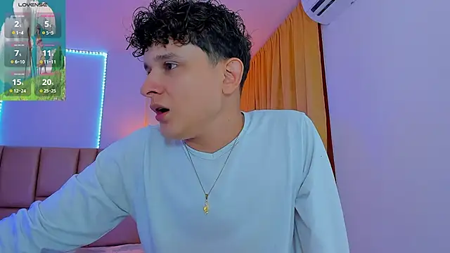 Snapshot of Nathan_Bluee chatting on March 3, 2025, 4:24 pm Nathan Bluee online show from March 3, 2025, 4:24 pm