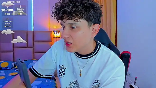 Snapshot of Nathan_Bluee chatting on March 11, 2025, 1:12 pm Nathan Bluee online show from March 11, 2025, 1:12 pm