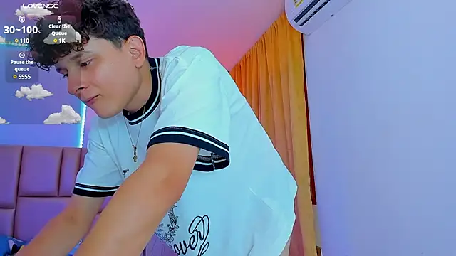 Snapshot of Nathan_Bluee chatting on March 11, 2025, 4:18 pm Nathan Bluee online show from March 11, 2025, 4:18 pm