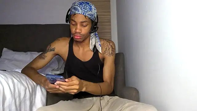 Snapshot of Skinnyblackman chatting on May 2, 2026, 12:48 am Skinnyblackman online show from May 2, 2026, 12:48 am