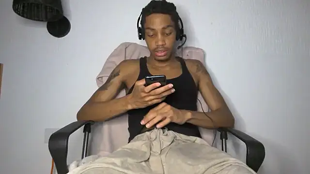 Skinnyblackman online show from June 12, 2026, 2:32 am