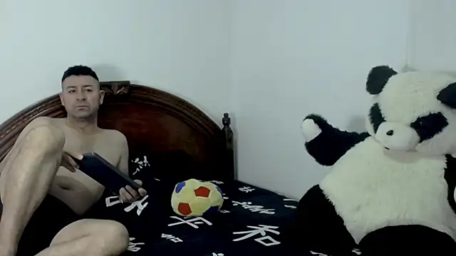 ambar jacksonn online show from January 7, 2026, 1:02 pm