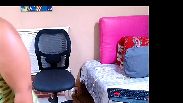 CurvyAfricanGoddess online show from December 10, 2024, 7:00 pm