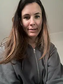 Sara darling online show from December 9, 2024, 9:39 am