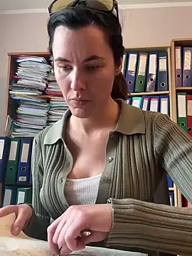 Sara darling online show from March 12, 2025, 11:42 am