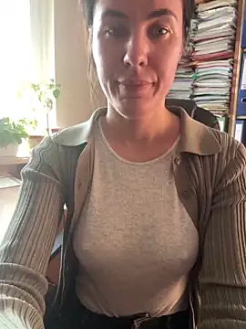 Sara darling online show from March 19, 2025, 3:29 pm