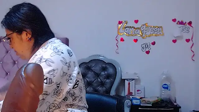 lanaqueen699 online show from April 15, 2026, 12:45 pm