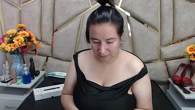 NaomyPrinces online show from January 24, 2025, 1:57 pm