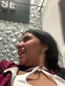 Larabrooks online show from January 6, 2026, 6:00 pm