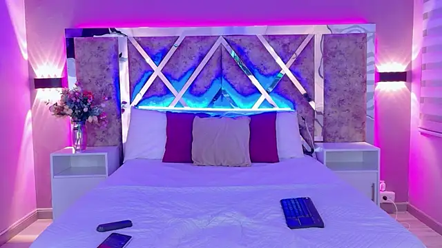 Larabrooks online show from April 14, 2026, 7:09 pm