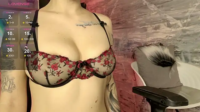 Melany Luv online show from February 14, 2026, 10:06 pm