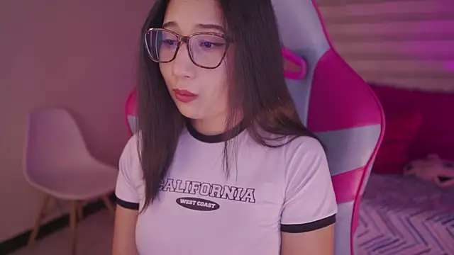 Snapshot of Sunny_flower_ chatting on January 7, 2026, 1:52 am Sunny flower online show from January 7, 2026, 1:52 am