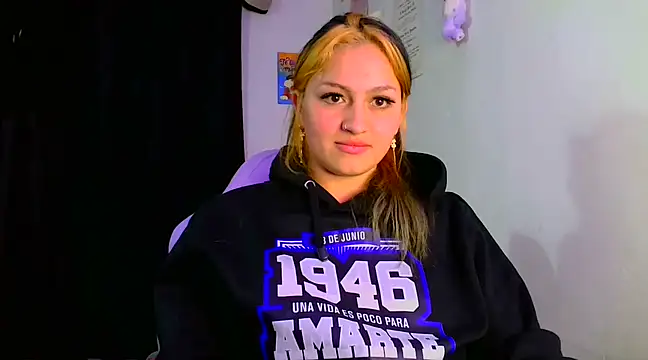 lucycherry   online show from December 31, 2024, 6:05 am