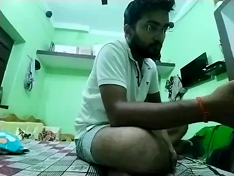 bigvorn6 online show from October 19, 2025, 4:07 pm