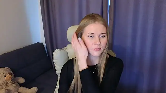 Snapshot of IsabelAllen chatting on December 3, 2024, 9:44 am IsabelAllen online show from December 3, 2024, 9:44 am