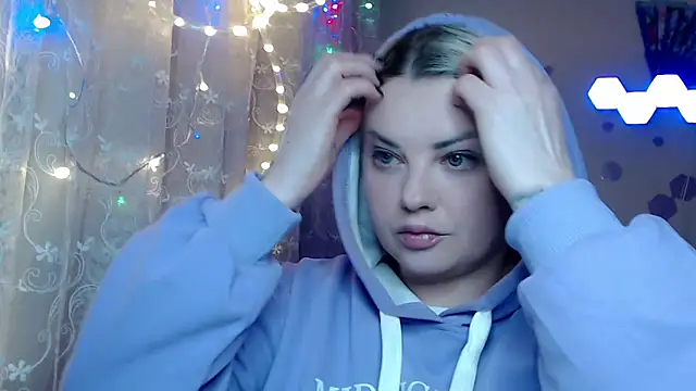 JewellKiss7 online show from February 4, 2026, 9:53 pm