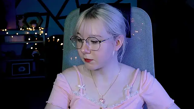 NancyMartinez online show from March 13, 2025, 1:18 pm